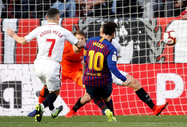 Ngày 23/2/2019: Hat-trick của siêu sao Lionel Messi cùng pha lập công muộn của Luis Suarez ở phút 90 giúp Barca vượt qua chủ nhà Sevilla với tỷ số 4-2