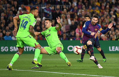 Messi vào sân giúp Barca đánh bại Levante