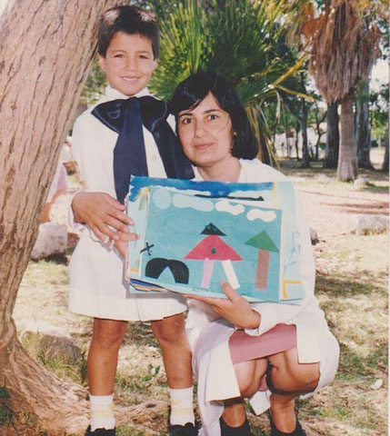 Hồi nhỏ, mẹ Suarez chỉ đủ tiền mua cho anh một đôi giày đi học