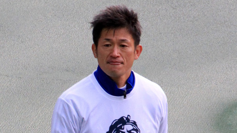 Kazu Miura trả lời phỏng vấn báo L'equipe: 'Tôi muốn chơi bóng tới hơi thở cuối cùng'
