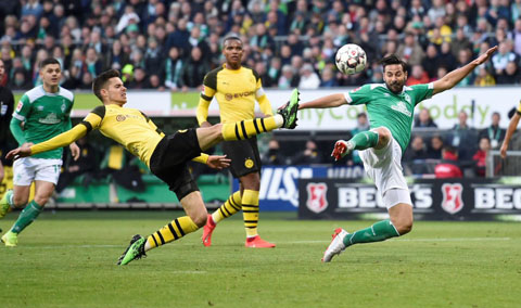 Pizarro đã ghi bàn giúp CLB cũ Bayern tiến gần hơn tới chức vô địch Bundesliga mùa này