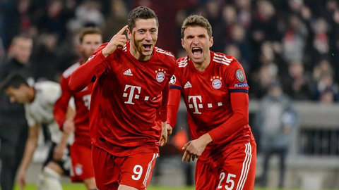 Lewandowski (trái) ghi bàn trở lại, Bayern sẽ đăng quang sớm ở Bundesliga