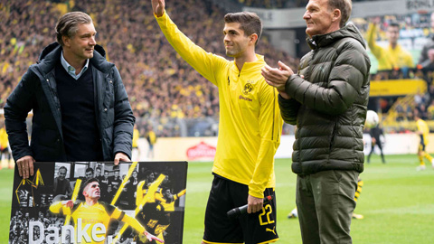 Pulisic nhận món quà tri ân trong trận cuối cho Dortmund
