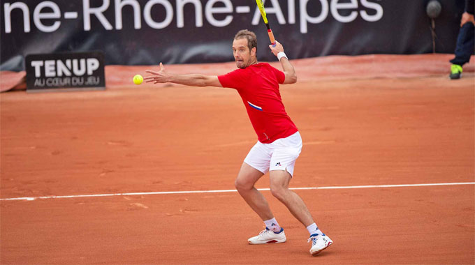 Tay vợt Pháp cứu 19 break-point ở Lyon Open