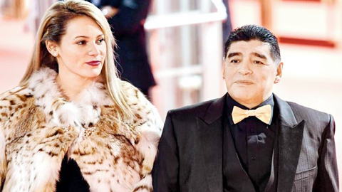 Maradona bị bắt  vì nợ… 'tình phí'
