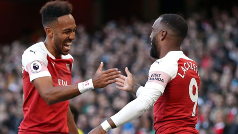 Arsenal đang đàm phán để giữ chân Lacazette (trái) và Aubameyang với mức lương 250.000 bảng/tuần