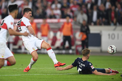 Gomez đóng góp 1 bàn thắng nhưng chưa đủ để giúp Stuttgart đánh bại Union Berlin