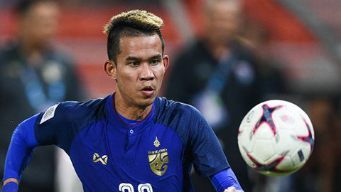 Cầu thủ đấm trọng tài xin rút lui khỏi ĐT Thái Lan dù được chống lưng
