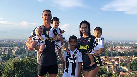Ronaldo mua 2 villa đập làm 1, tính định cư lâu dài ở Turin