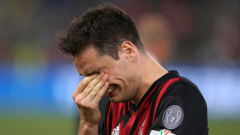 Mất vé Champions League, ác mộng của Milan chưa tan