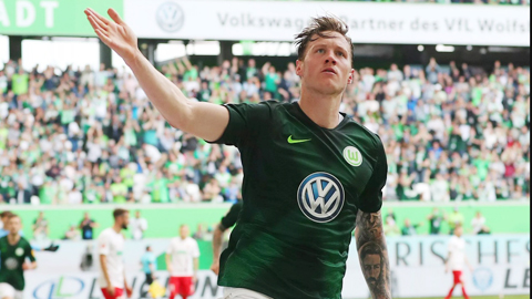 Wolfsburg sắp gia hạn với Weghorst