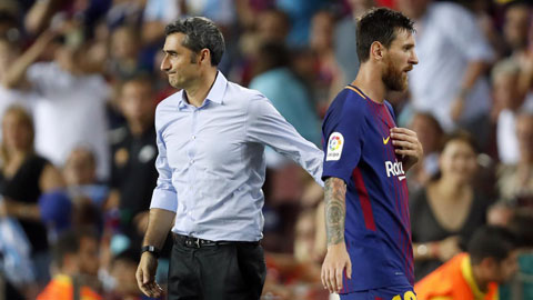 Việc Messi (phải) có quyền lực quá lớn khiến Barca khó tái thiết