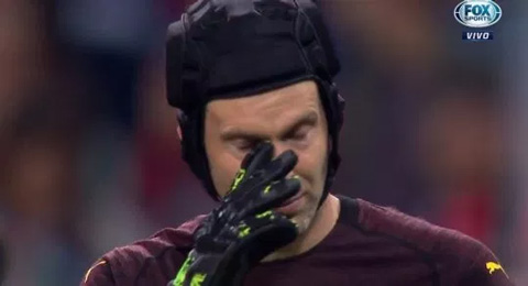 Cech bật khóc sau thất bại của Arsenal