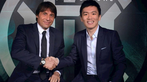 HLV Antonio Conte (trái) bên cạnh chủ tịch Inter, Steven Zhang