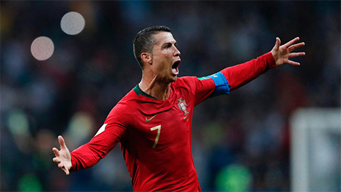 Phát cuồng về Ronaldo, fan van nài M.U mua lại CR7