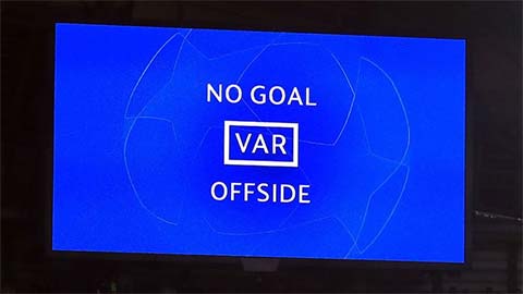 Liverpool và M.U không thể xem lại VAR ở mùa 2019/20