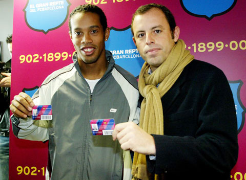 Ronaldinho đã chọn Barca do mối quan hệ mật thiết với phó chủ tịch Sandro Rosell