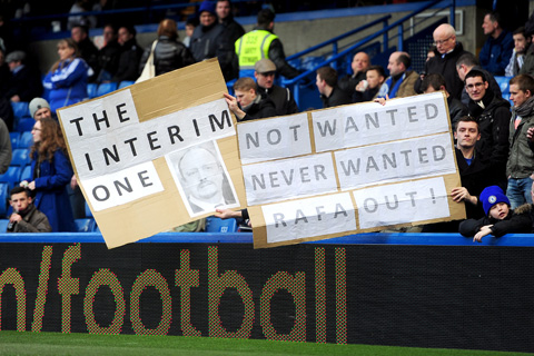 Benitez không nhận được sự ủng hộ của NHM Chelsea