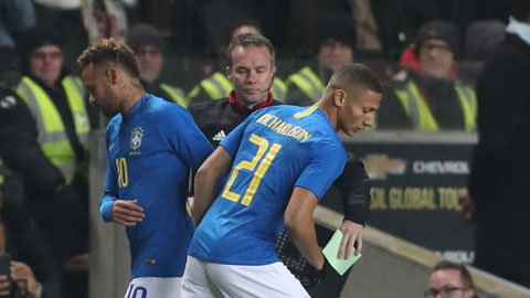 Richarlison (phải) là một trong những phương án khả thi để thay thế Neymar