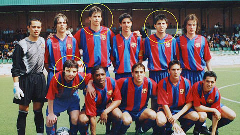 Khoanh tròn, từ trái qua: Messi, Pique, Fabregas trong trận chung kết Copa Catalunya 2002/03