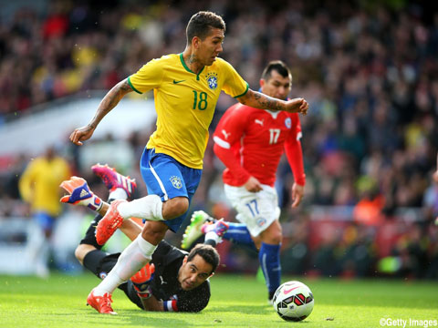 Firmino (áo vàng) là một trong những phương án thay Neymar