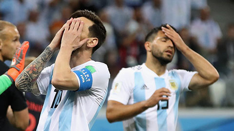 Argentina thất bại, fan lại lấy Ronaldo chọc tức Messi