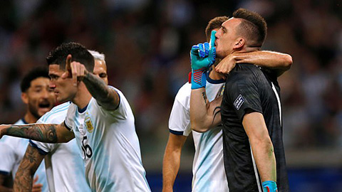 Argentina còn nguyên cơ hội đi tiếp dù mới chỉ giành 1 điểm