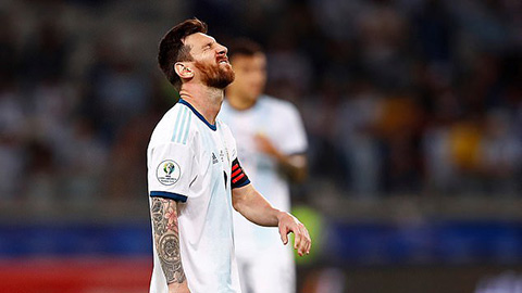 Argentina: Messi thảm thương & 1 điểm thảm hại