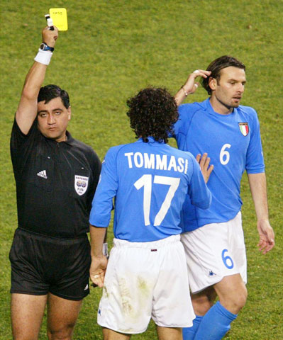 Moreno đưa ra hàng loạt quyết định không chính xác và bất lợi cho Italia tại vòng 1/8 World Cup 2002  