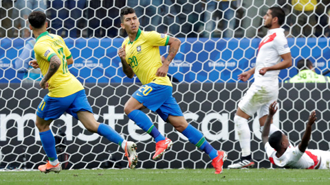 ĐT Brazil vào tứ kết: Sự trở lại của 'Bobby mắt lác'