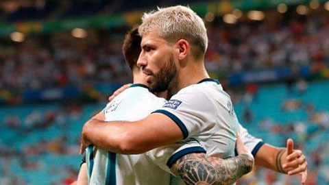 HLV Scaloni 'toát mồ hôi' dù Argentina có tứ kết Copa America
