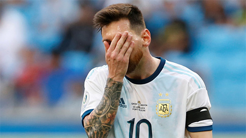 Messi đổ lỗi cho mặt sân khiến Argentina nhọc nhằn ở Copa America
