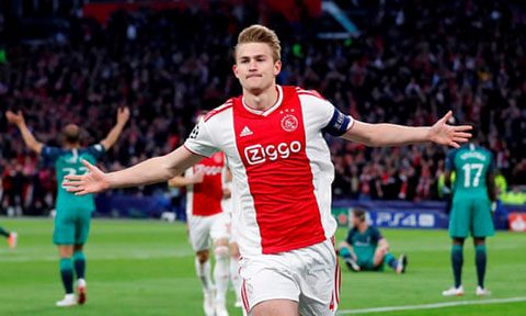 Ajax mang ơn Mino Raiola vì đã giúp họ kiếm được khoản hời từ việc bán De Ligt