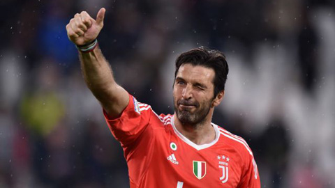 Khước từ mọi lời mời, Buffon trở lại Juventus làm... số 2