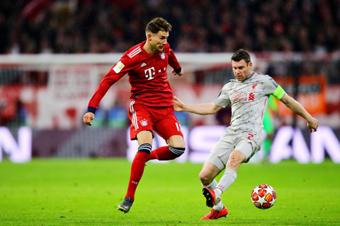 Goretzka (trái) là thủ lĩnh đích thực ở hàng tiền vệ Bayern