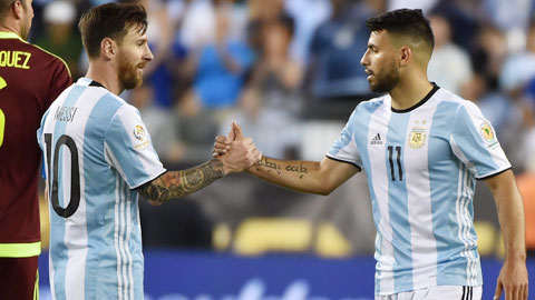 Messi một tay kéo Aguero hồi sinh