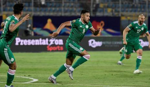 Algeria giành chiến thắng nhọc nhằn trước Ai Cập