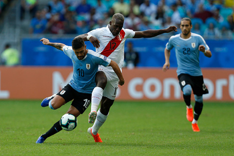 3 lần đưa bóng vào lưới Peru nhưng cả 3 lần Uruguay đều bị từ chối