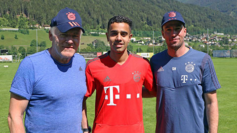 Cầu thủ gốc Ấn Độ nhận số cũ của Schweinsteiger ở Bayern