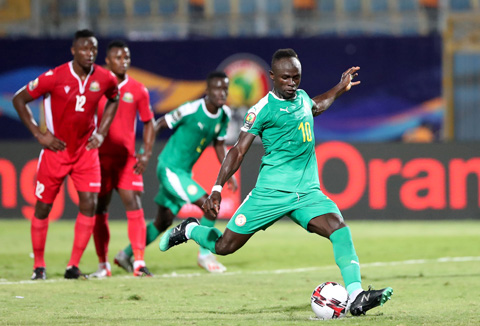 Mane tỏa sáng với 1 cú đúp đưa Senegal giành vé vào vòng 1/8