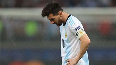 Fan kêu gọi Messi rời tuyển Argentina vì đồng đội kém