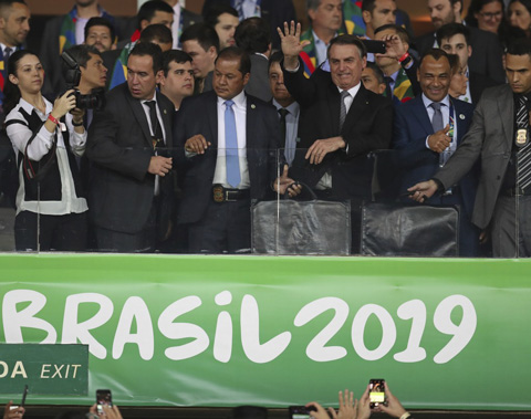Sự xuất hiện của Tổng thống Brazil, Jair Bolsonaro, đã làm ảnh hưởng tới chất lượng của VAR trước khi trận đấu bắt đầu