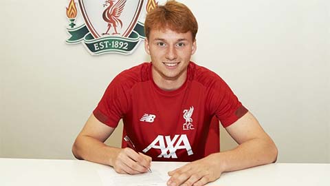 Tân binh Van den Berg của Liverpool mới 17 tuổi