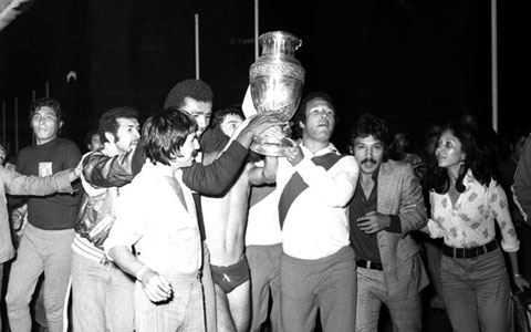 Peru vô địch Copa America 1975 với thế hệ vàng của những Cubillas, Sotil và Uribe