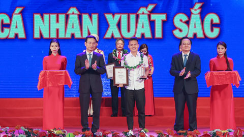Quang Hải được vinh danh 'vinh quang Việt Nam'