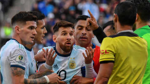 Messi đối mặt án cấm thi đấu 2 năm vì vạ miệng