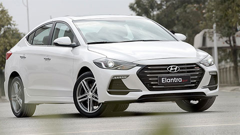 Hyundai Elantra Sport giảm giá rất mạnh tại Việt Nam 'quyết đấu' Mazda 3, Kia Cerato 2019