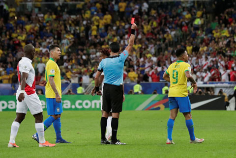 Thẻ đỏ của Jesus cũng không thể làm Brazil lo lắng