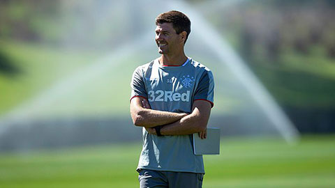 Steven Gerrard đang thử sức huấn luyện bên giải Ngoại hạng Scotland