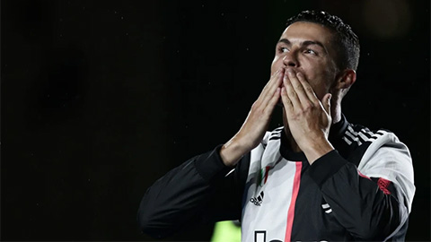 6 khoảnh khắc kỳ diệu của Ronaldo trong năm đầu khoác áo Juventus